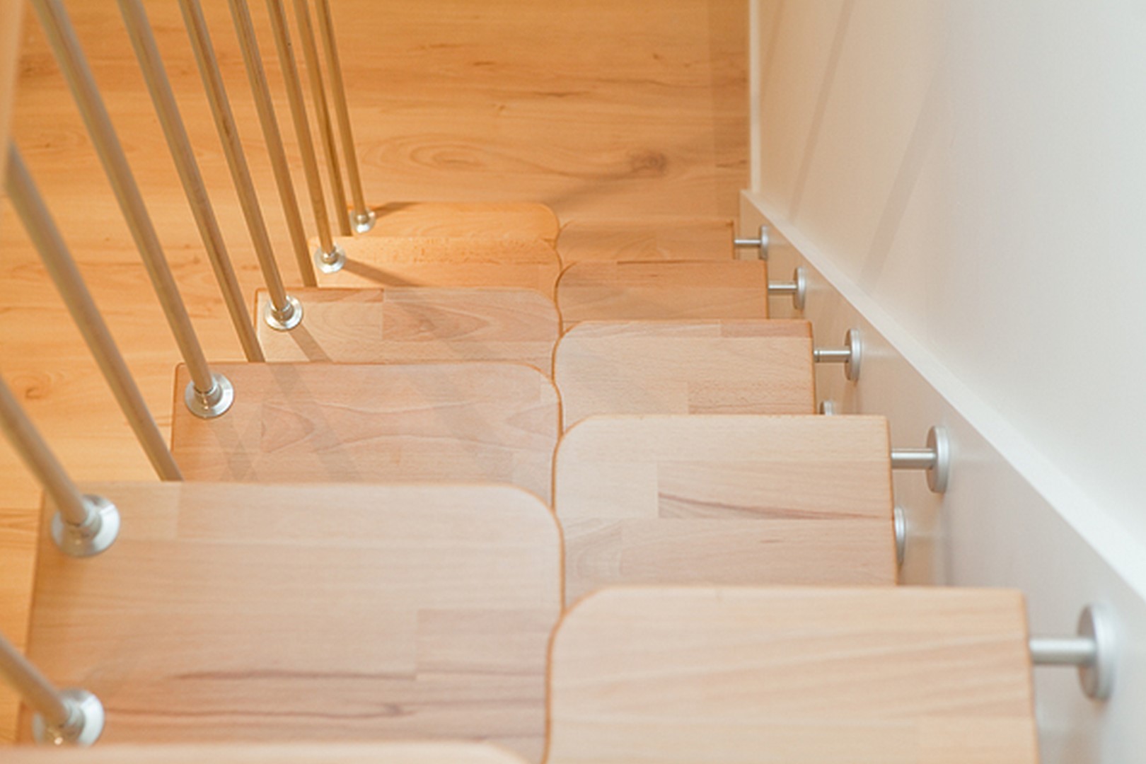 Escalier droit à pas japonais en bois - Treppenmeister