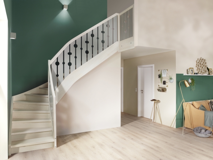 Escalier traditionnel en bois garde-corps moderne en bois