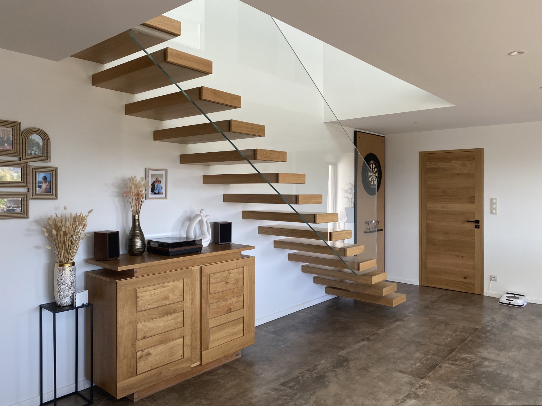 Escalier flottant autoporteur design en bois massif - Treppenmeister