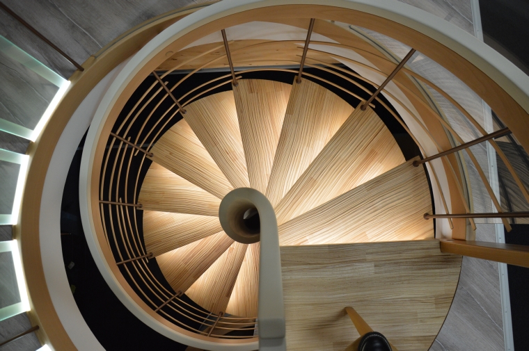 Escalier hélícoidal colimaçon en bois-Treppenmeister