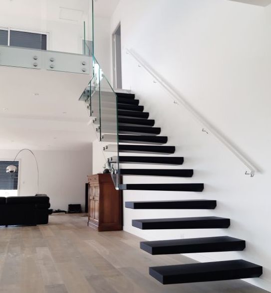 Escalier flottant droit autoporteur en bois garde-corps en verre |Treppenmeister