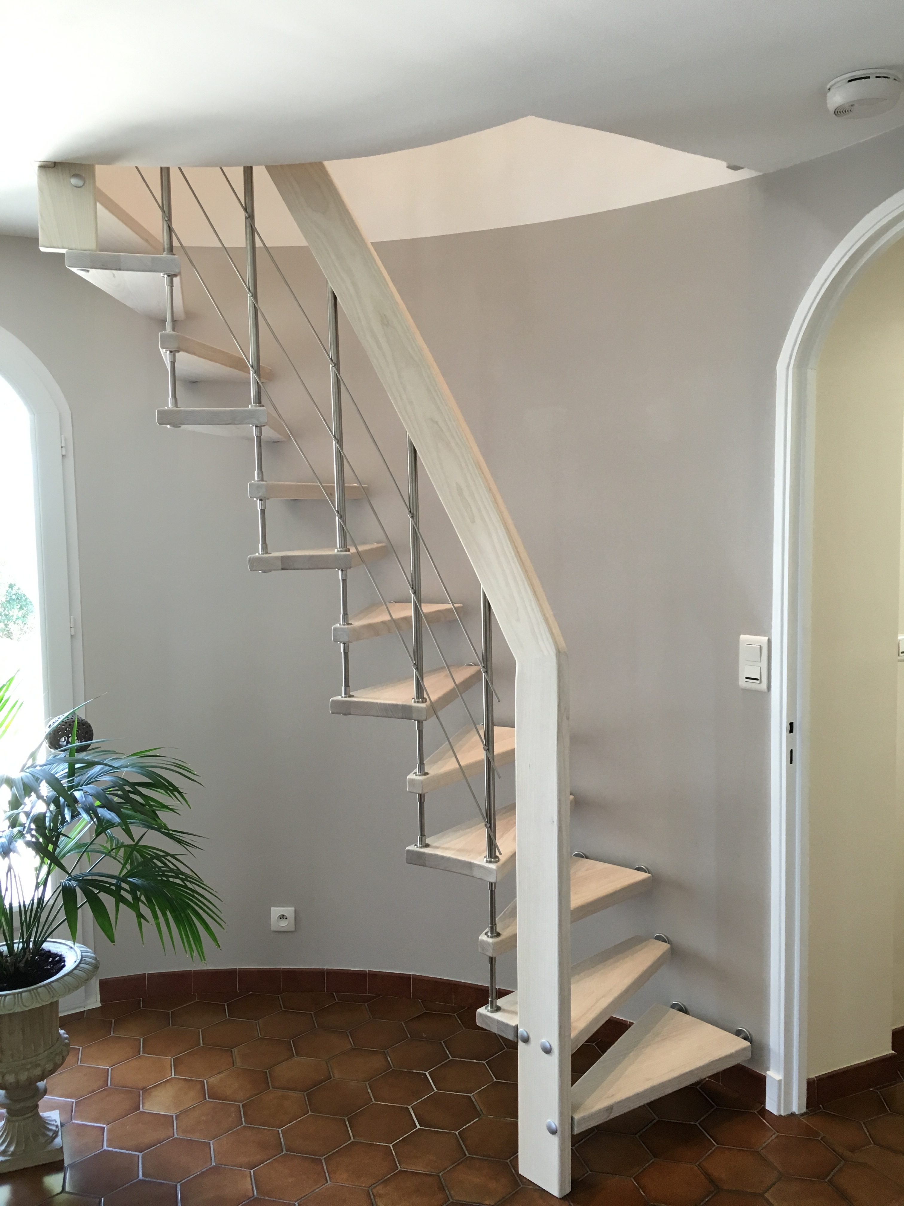 Gain de place avec un escalier à marches décalées | Treppenmeister