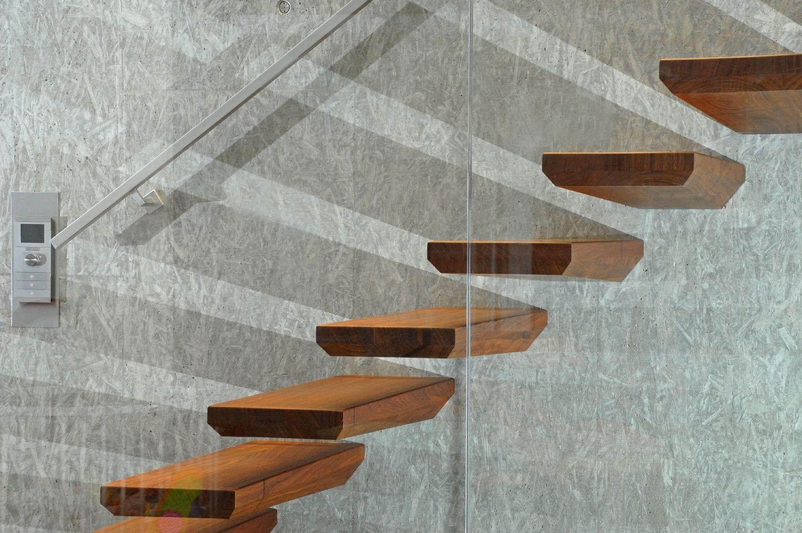 Escalier en bois suspendu - Treppenmeister fabricant d'escalier
