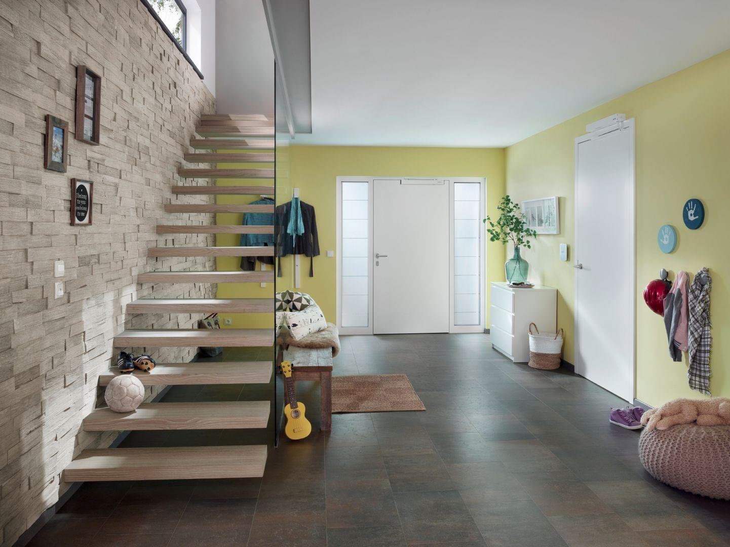 Escalier droit autoporteur en bois avec garde-corps en verre - Treppenmeister