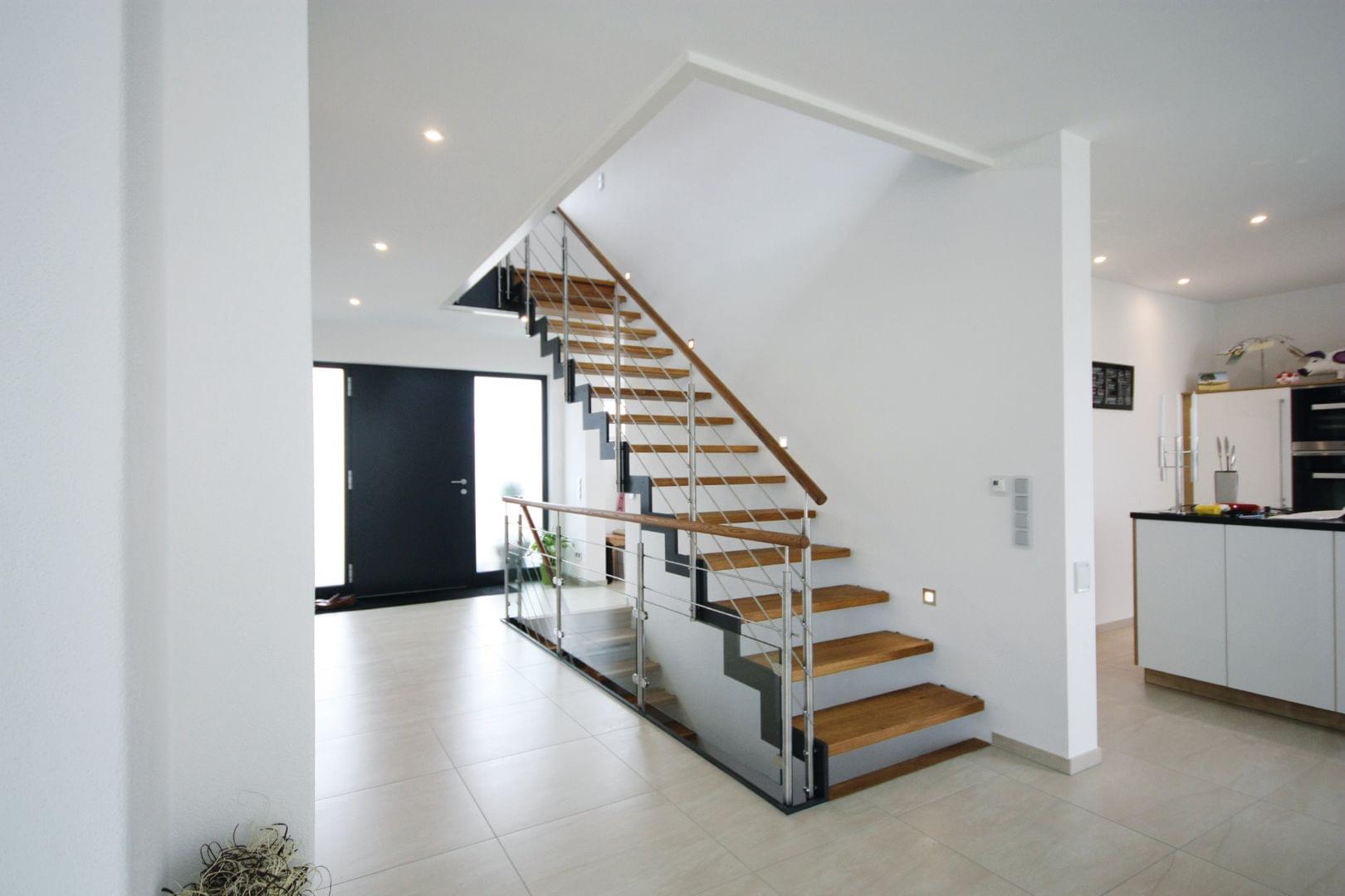 Escalier droit marches en bois limon métallique en acier Ferro - Treppenmeister