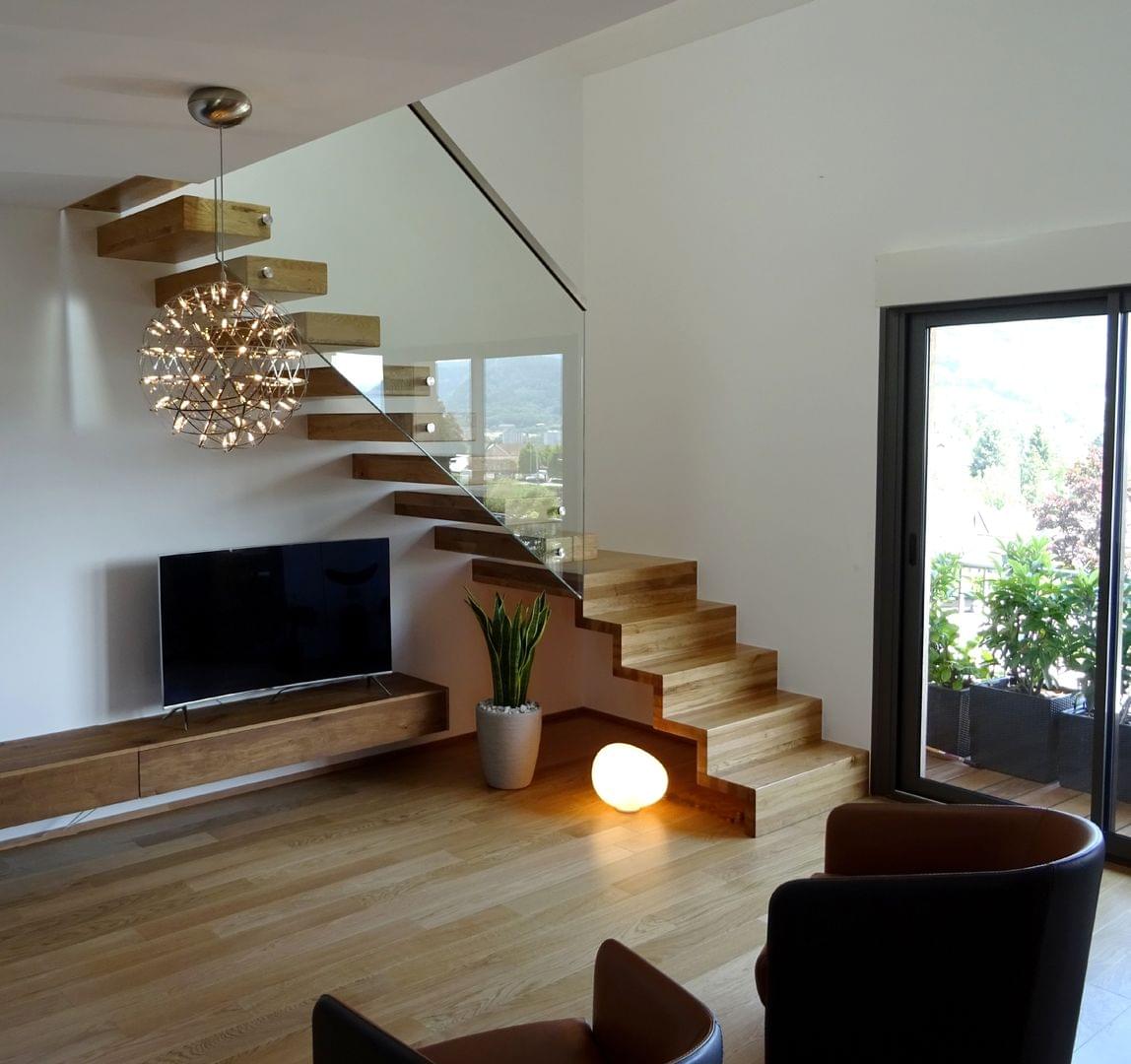 Escalier design autoporteur en bois garde-corps en verre Treppenmeister