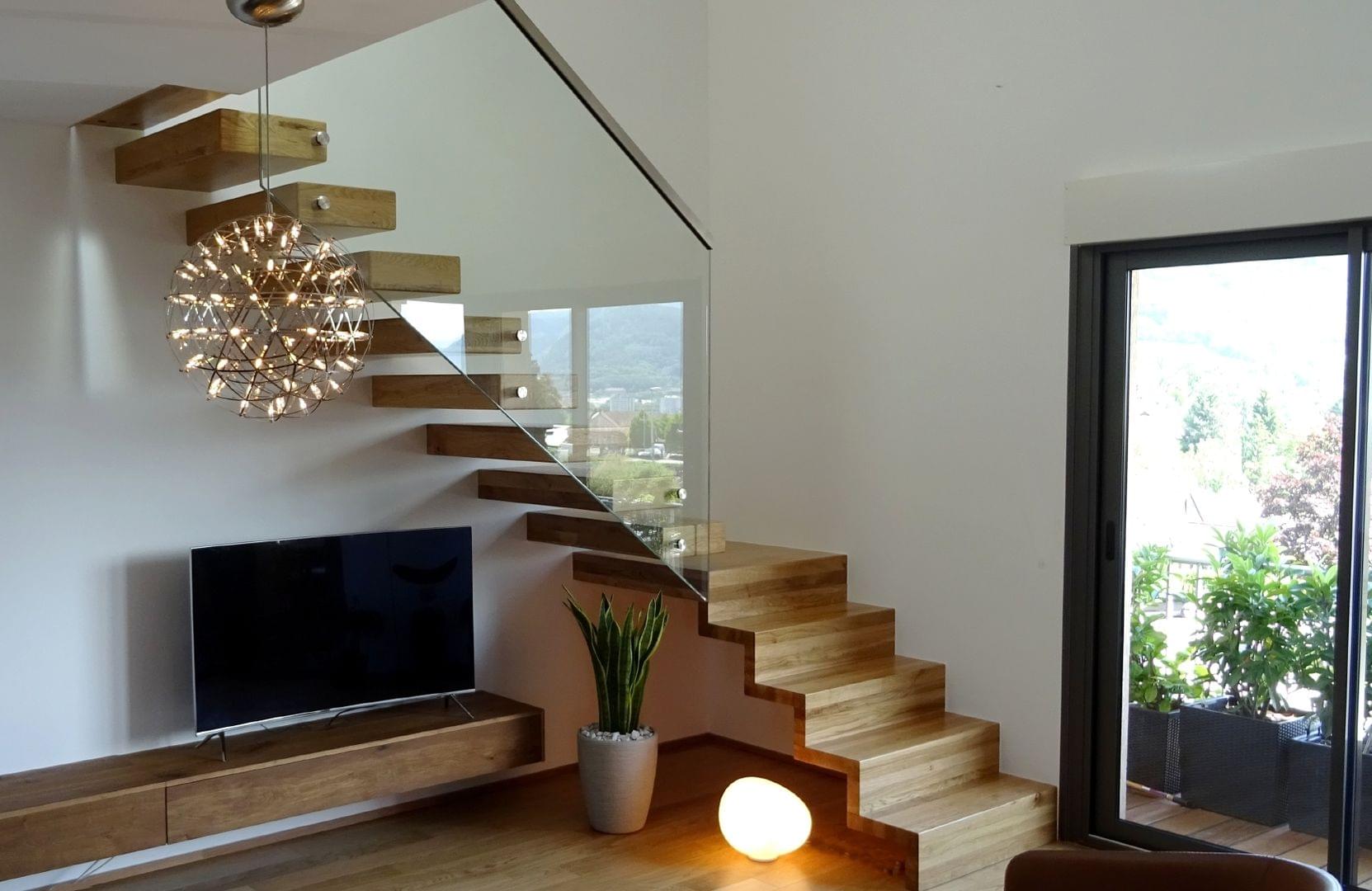 Escalier autoporteur en bois garde-corps verre Treppenmeister